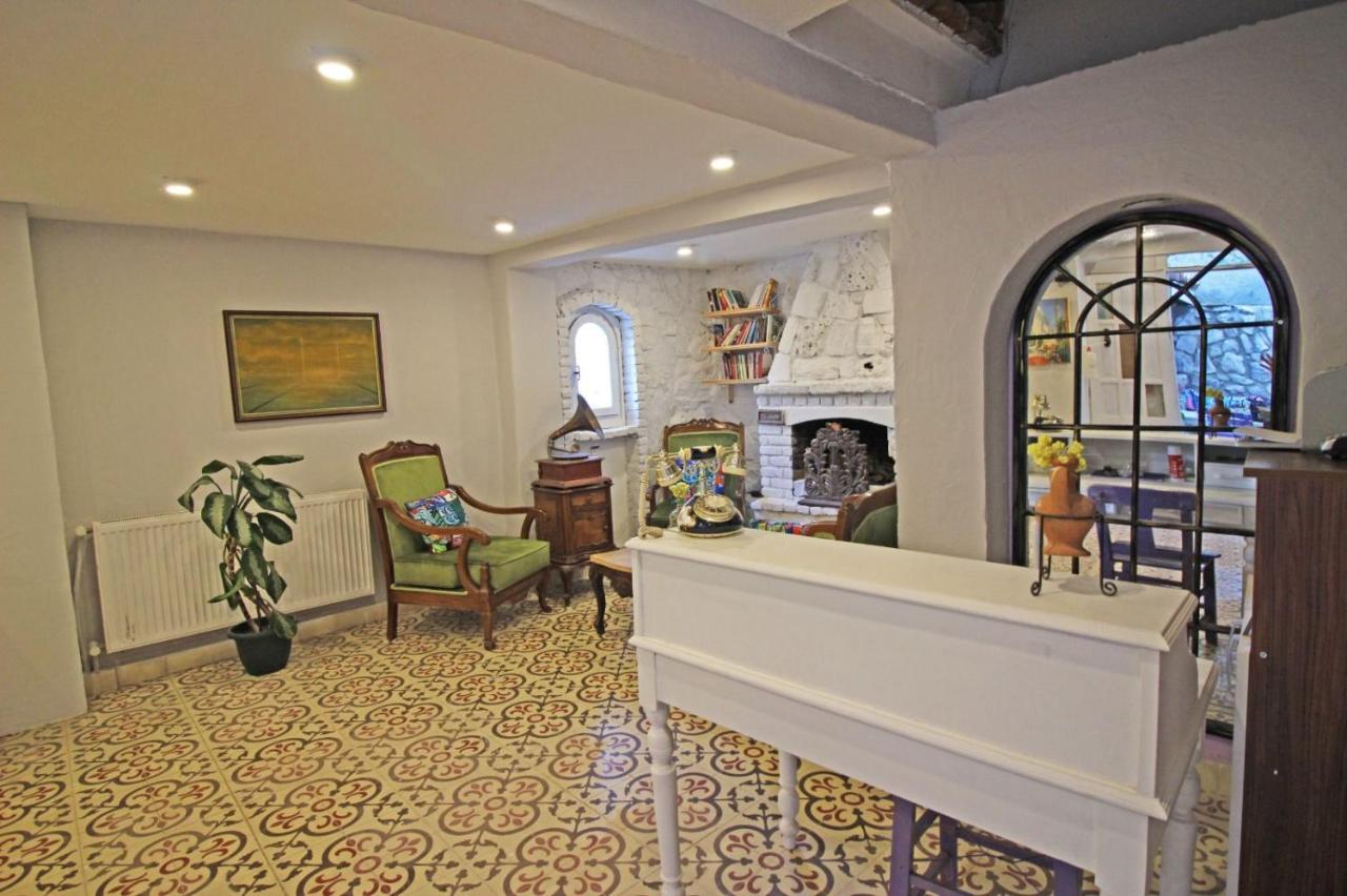 Eflatun Konuk Evi Hotel Чанаккале Екстериор снимка